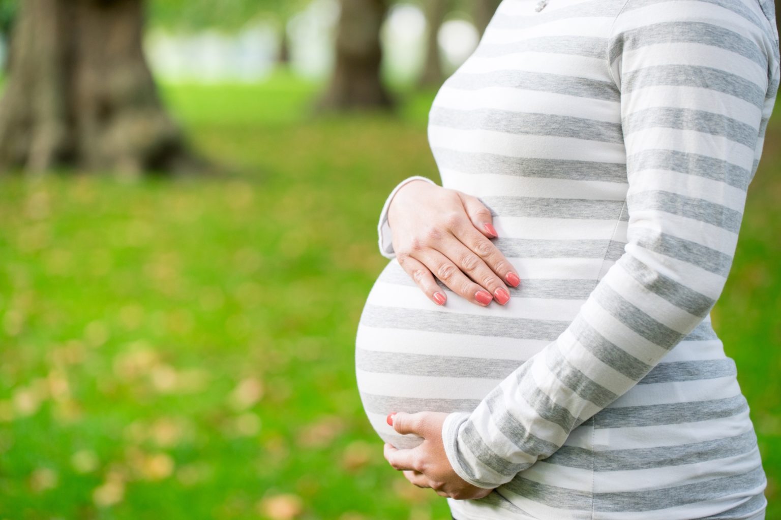 تفسير حلم الحمل على وشك الولادة للعزباء لابن سيرين