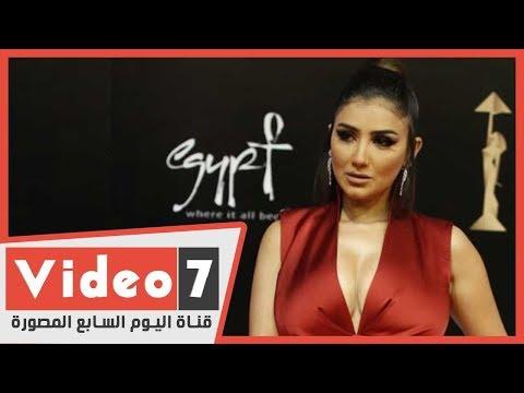 مي عمر تتألق بفستان أحمر في ختام مهرجان القاهرة السينمائي 