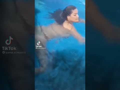 سما المصري بالبكيني في حمام السباحة 