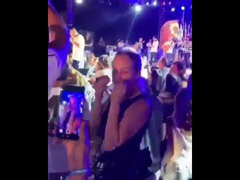 شيرين رضا ترقص في حفل عمرو دياب على أنغام أغنية يوم تلات بمهرجان الجونة 2019 