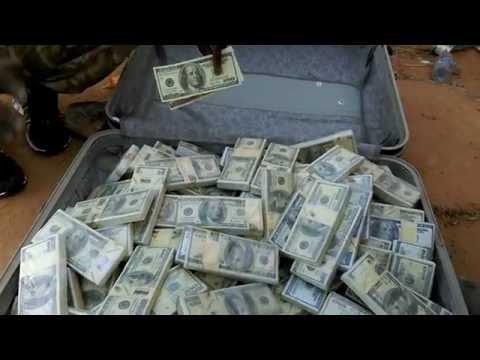العثور علي حقيبة تحتوي علي ملايين الدولارت في مدينة ككلة بليبيا 