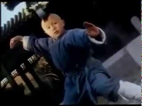 معجزة من معجزات الكونغ فو طفل صغير يلعب كونغ فو 
