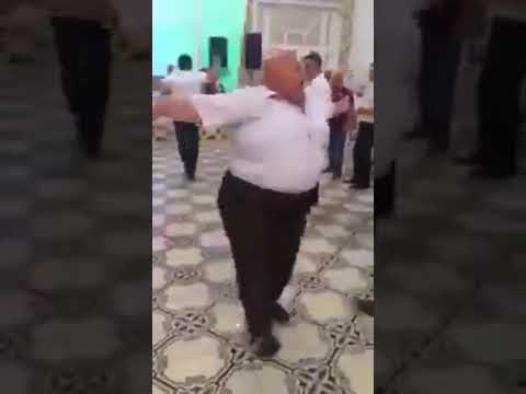 رجل سمين يرقص على اغنيه شكلاطه 