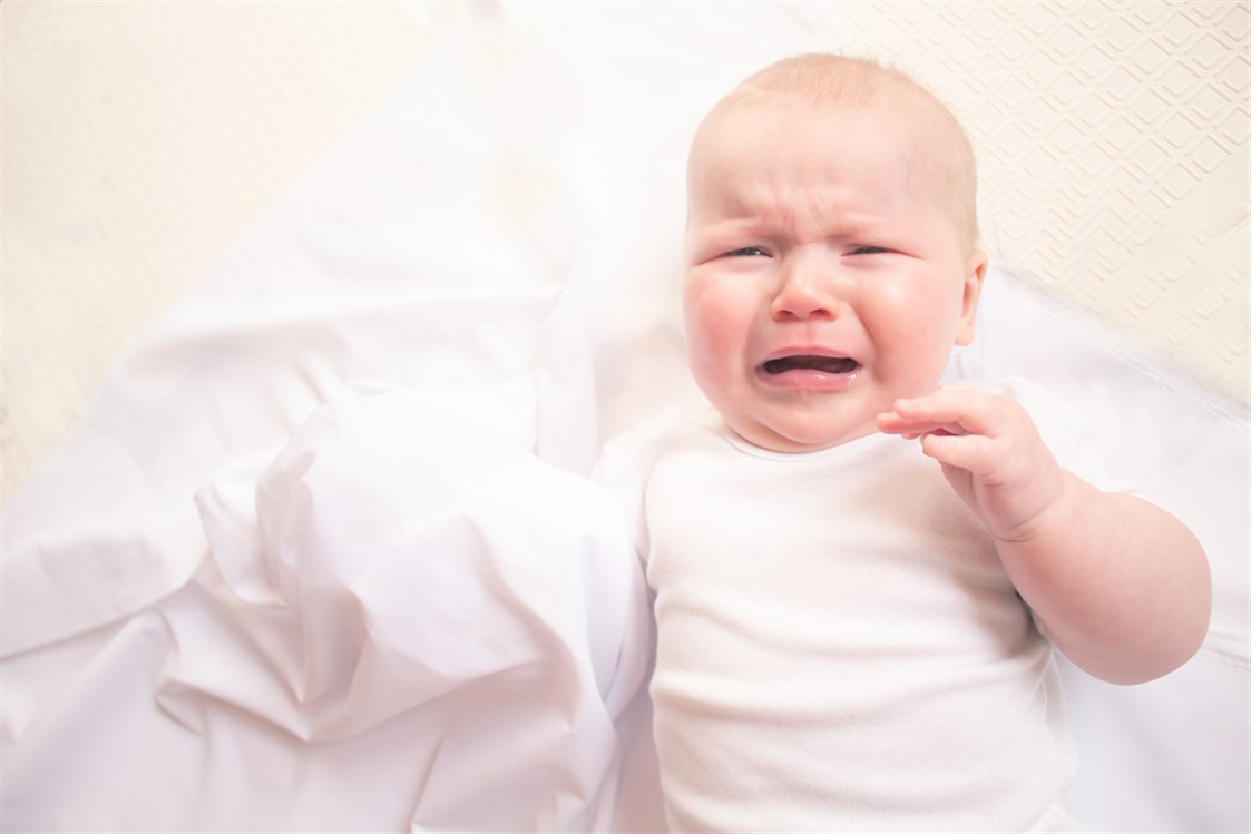 متى يكون بكاء الطفل غير طبيعي