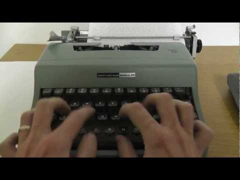 كتابة رسالة باستخدام آلة كاتبة Olivetti للاسترخاء في ASMR 