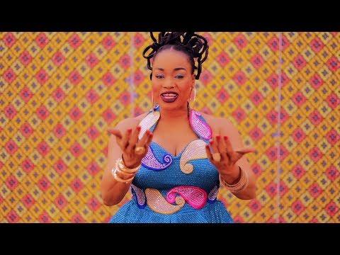 Oumou Sangare - Mali Nialé (فيديو رسمي) 