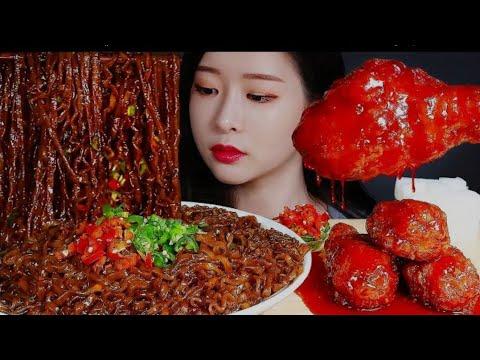 Korean Girl Eats The Hottest Noodles In The World بنت كوريه تأكل نوديلز السوداء والفراخ الحاره 
