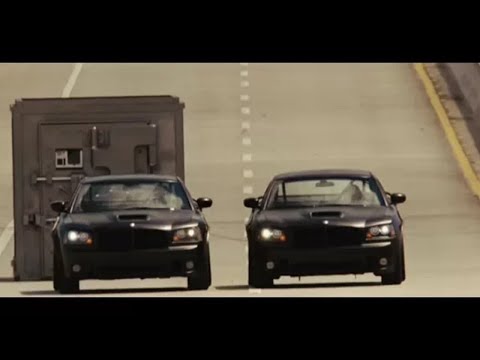 مطاردة من مشهد السرقة الآمنة في فيلم Fast and Furious 