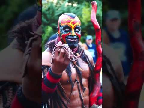 WWE SUPERSTAR The Boogeyman Crowd يتم إلقاء الديدان عليهم أكل الديدان الحية 2022 