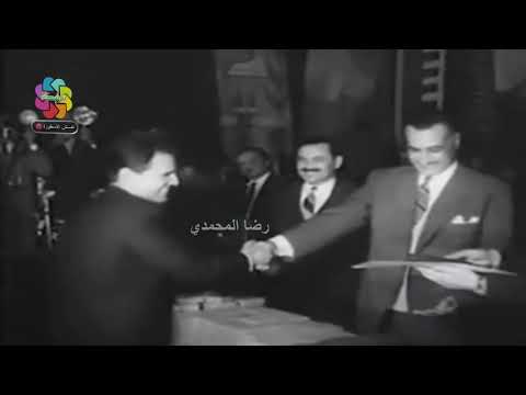 عبد الحليم حافظ يلتقي الرئيس جمال عبد الناصر في عيد العلم مشهد نادر 