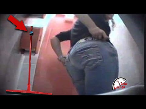 عامل يضع كاميرا مراقبه داخل الحمام لمشاهدة الزبائن اثناء خلع الملابس ووضع الكاميرا فى مكان لايصدق 