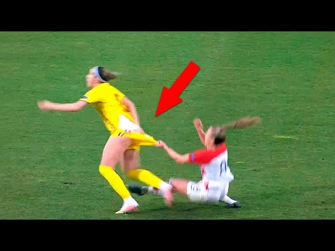مواقف مضحكة وغير طبيعية في كرة القدم النسائية 