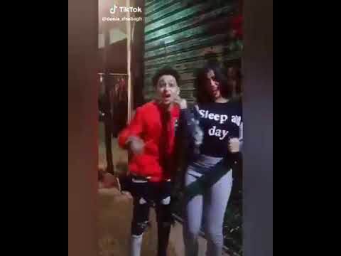 سامر المدني يرقص مع صديقته في مهرجان هزفار موس 