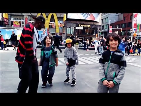 رقص اطفال يمنين في شوارع أمريكا على شيلة ابو حنظلة احتزم تم احتزم 